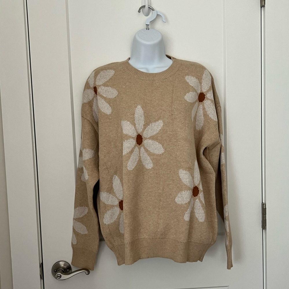 Main Strip Beige Floral Sweater